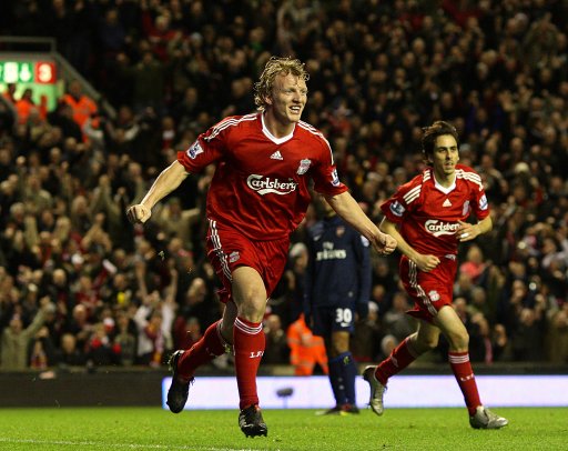 RMC：巴黎的大巴车比赛当晚在毕尔巴鄂市中心遭到石块袭击（RMC称：比赛当晚，巴黎队大巴在毕尔巴鄂市中心遭投石袭击）