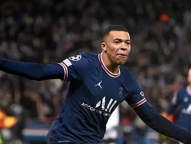 花滑小明｜下雪了，看到冰上飞来一只蝴蝶～（雪落冰场，花滑小明邂逅飞来的蝴蝶）