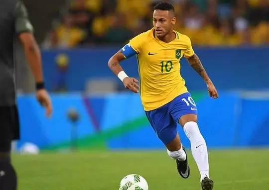 世体：费尔明参加慈善，支持家乡医院儿童娱乐空间揭幕仪式（世体：费尔明出席公益活动，见证家乡医院儿童娱乐空间揭幕）