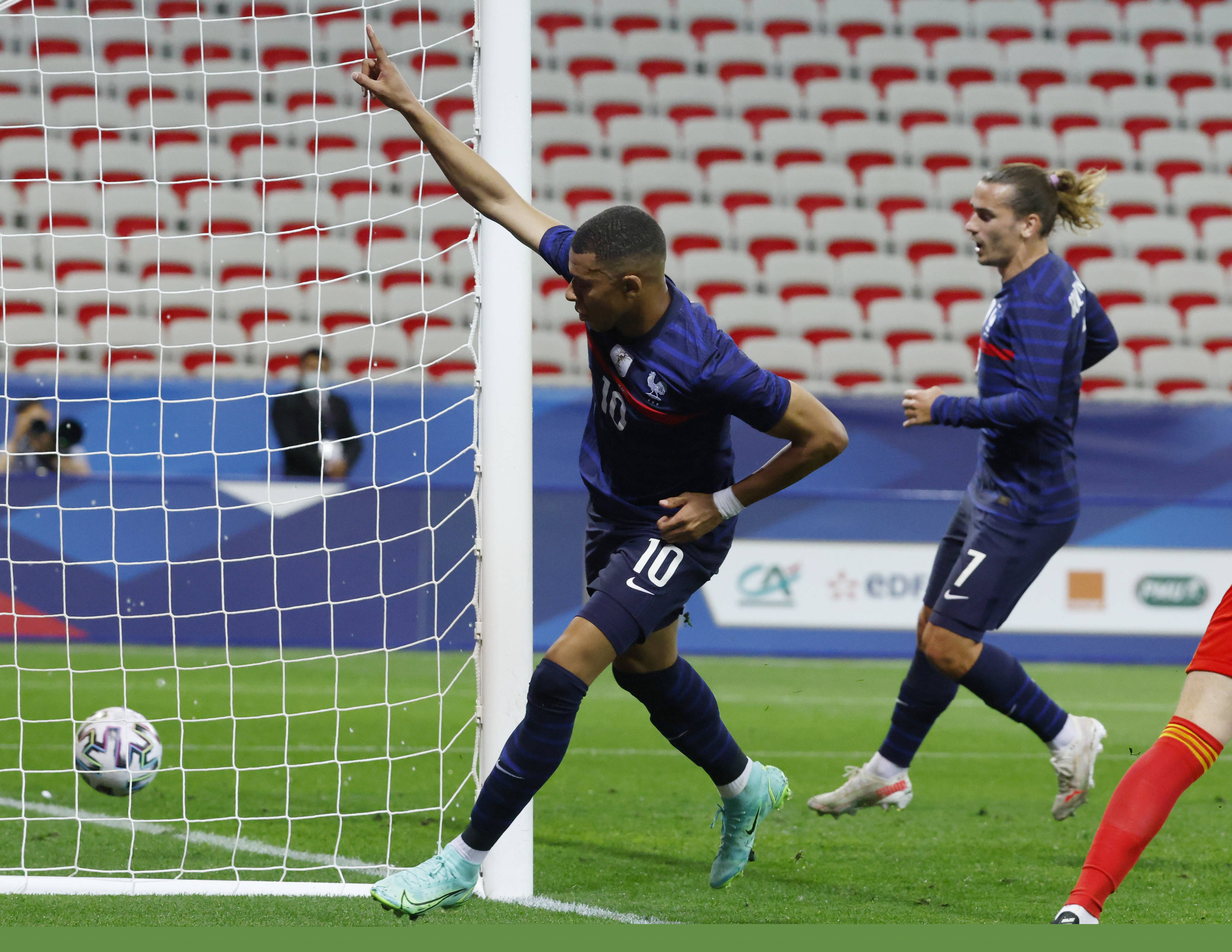 防守时怎样不被轻松过？（如何防守不被轻易突破？）