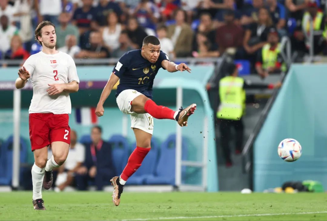 邮报：奥纳纳和埃托奥长期有矛盾；姆伯莫预计是喀麦隆新队长（英媒：奥纳纳与埃托奥积怨已久，姆伯莫有望出任喀麦隆新队长）