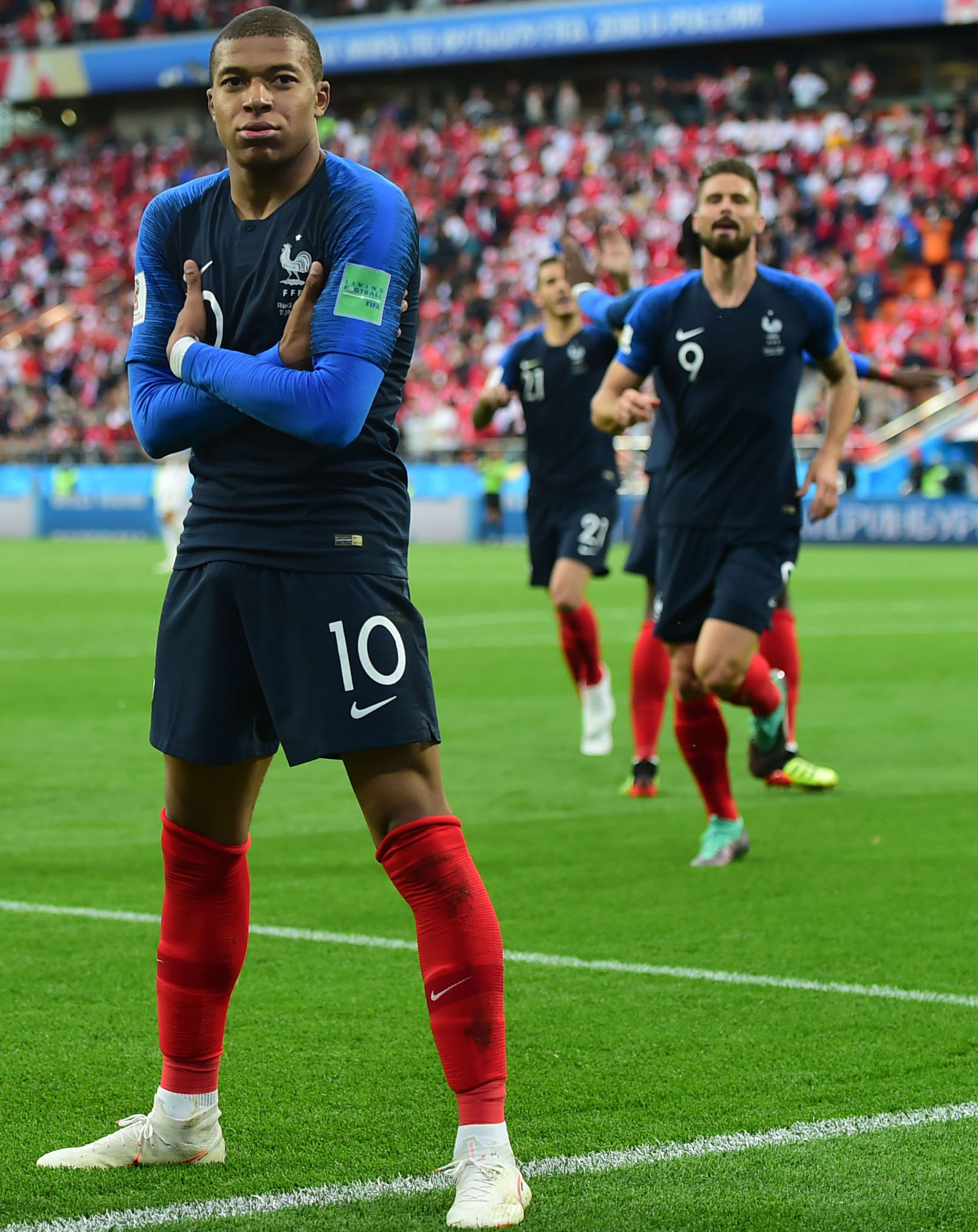 奥斯卡、巴尔加斯赛季前离队，武磊长期伤缺，但海港仍夺冠军（奥斯卡巴尔加斯赛前离队、武磊长期伤停，海港仍加冕冠军）