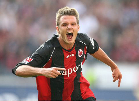 提前1轮上岸！梅州2-2英博，三镇和新鹏城确定保级成功（梅州2-2英博，三镇与新鹏城提前一轮锁定保级）