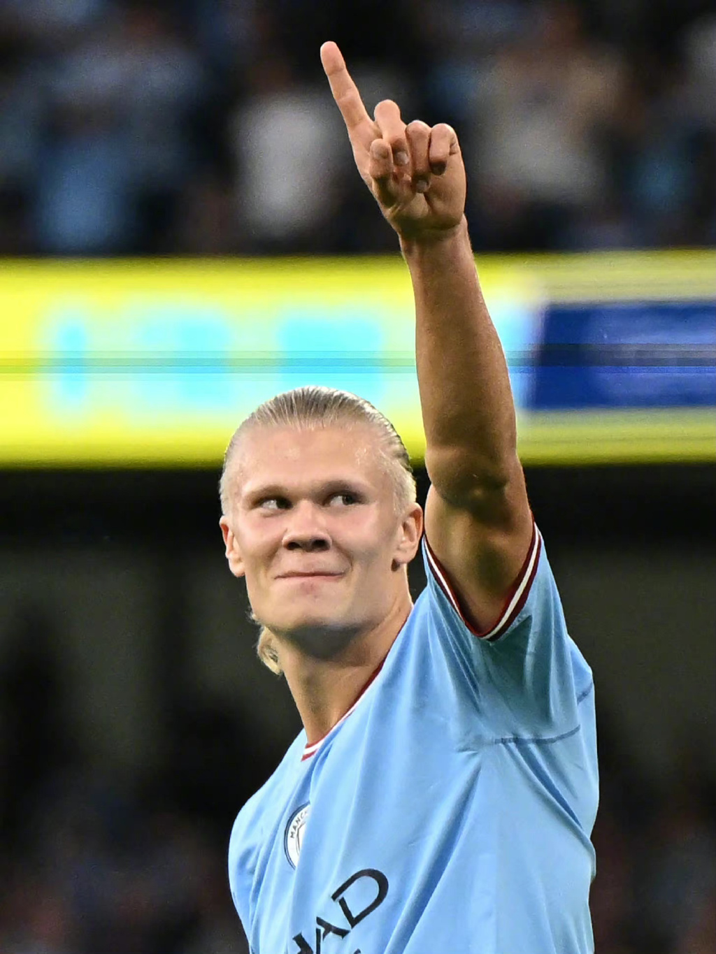 CBA首秀17分钟砍8分3板！宏远18岁小将征服杜锋，二飞为他提前退役（CBA处子秀17分钟8分3板！宏远18岁新星获杜锋认可，二飞为其提前退役）