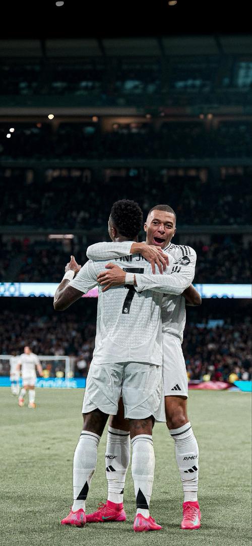 欧文谈萨拉赫言论：这是团队运动，真的不应该公开说那些话（欧文评价萨拉赫发言：这是团队运动，那些话不该公开讲）